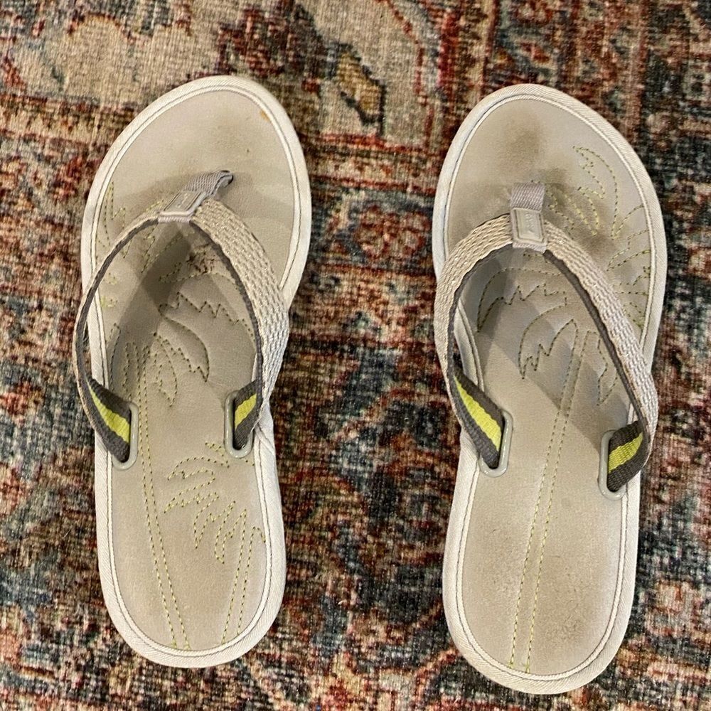DKNY sparkle strap silver flip flop sandals